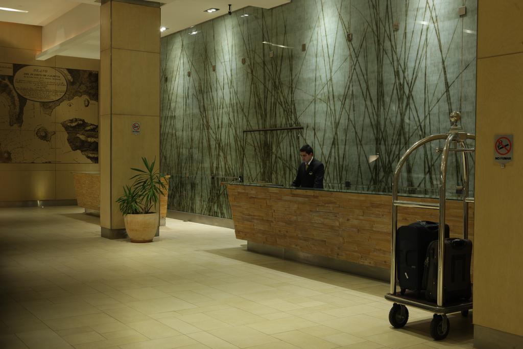 Hotel Dreams バルジビア エクステリア 写真 A hotel concierge