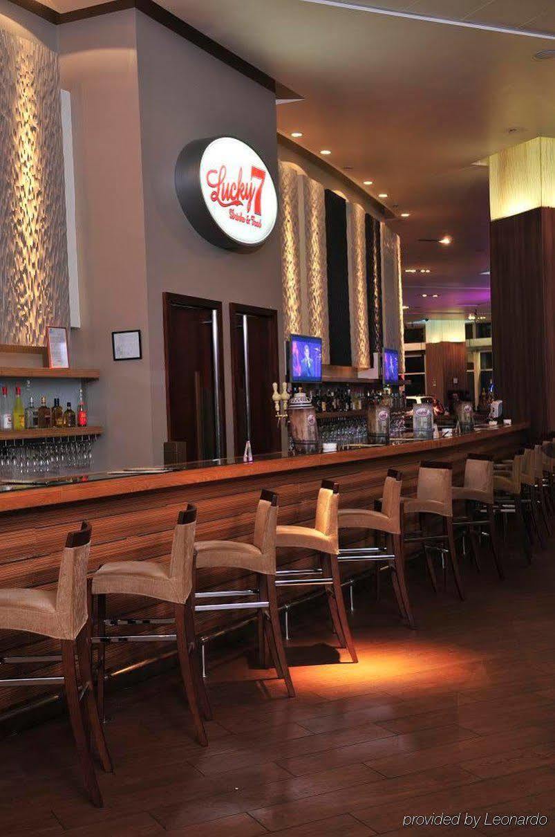 Hotel Dreams バルジビア レストラン 写真 The bar at the Hard Rock Cafe in Times Square, New York City